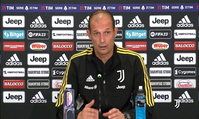 Allegri su Sarri: "Siamo agli opposti"
