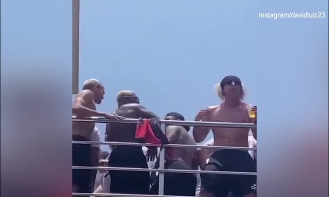 Il Flamengo festeggia, David Luiz è incontenibile!
