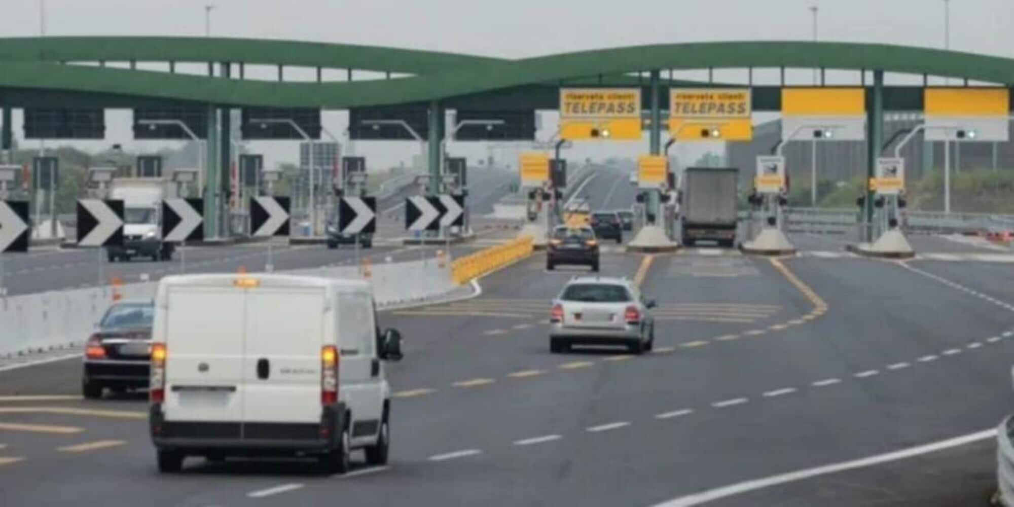 Tassista elude il Telepass per 15 anni: denunciato
