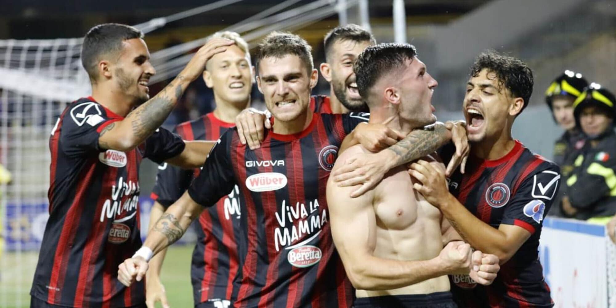 Coppa Italia Serie C, il Foggia elimina il Crotone. Ok Catanzaro, Avellino ko