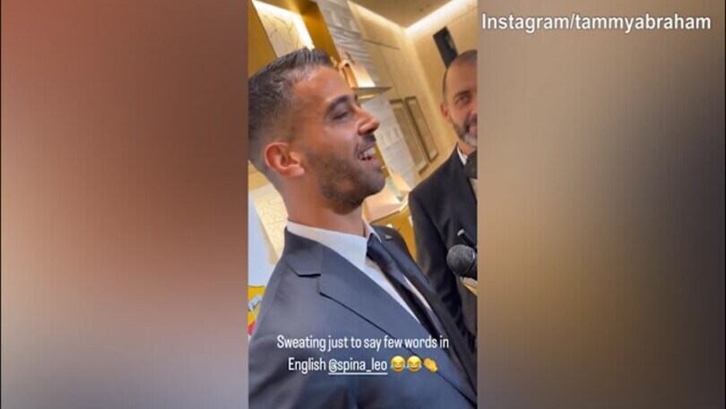 Abraham prende in giro Spinazzola per l'inglese