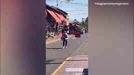 Simeone l'innamorato: il video social dell'abbraccio con la moglie