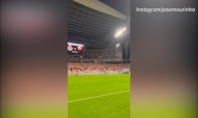 Roma, l'ingresso nello stadio di Nagoya