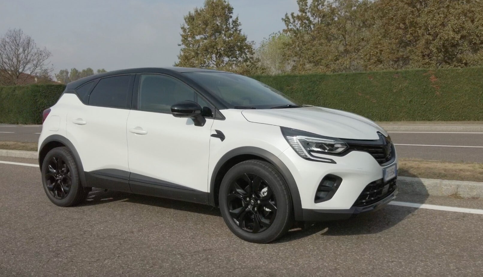 Renault Captur 1.6 E-Tech, la prova del piccolo Suv ibrido plug-in
