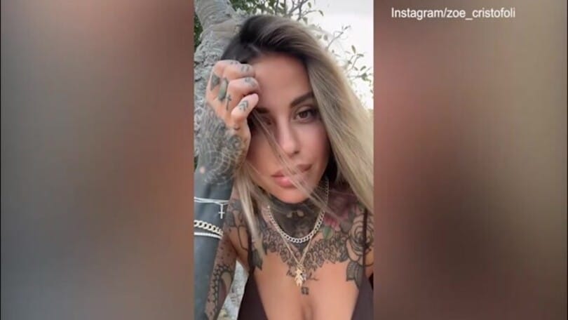 Mentre Theo gioca... Zoe balla con un fisico pazzesco!