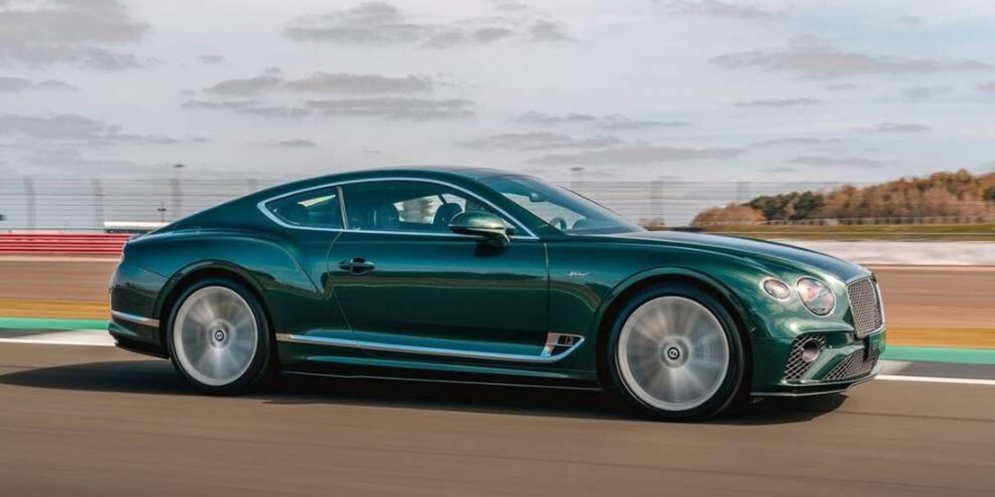 Arriva in Italia con la sua Bentley, ma è irregolare: sequestrata l'auto da 250mila euro