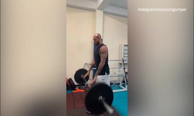 Atletica, Jacobs fa pesi e scatta: il video social