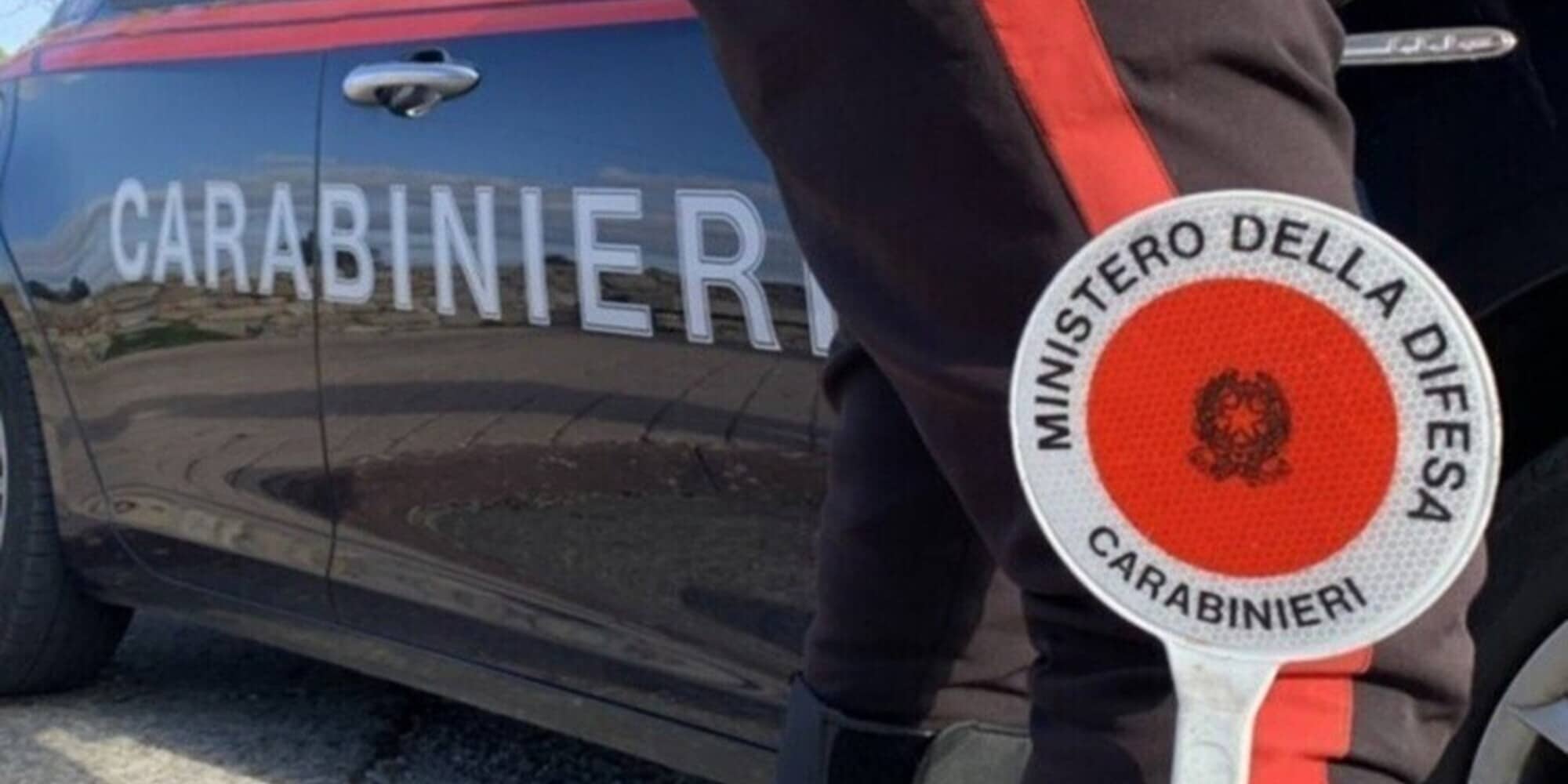 Tre minorenni rubano un’auto e speronano quella dei carabinieri