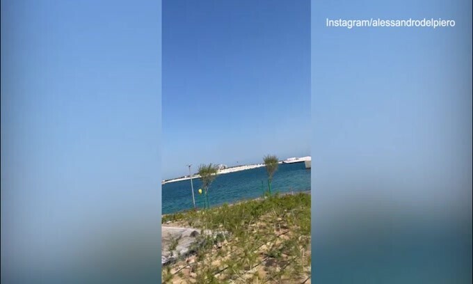 Non solo televisione ma anche la corsa: Del Piero sfreccia per le vie di Doha