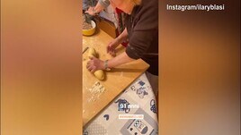 Ilary Blasi cuoca: la showgirl prepara i cappelletti