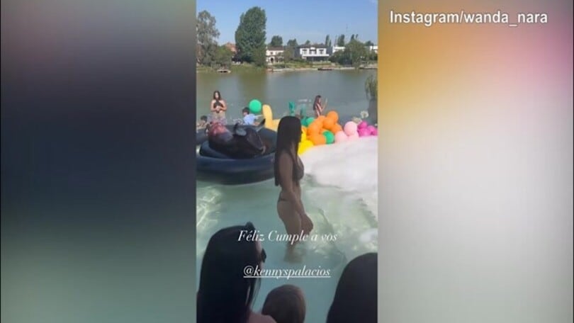 Festa compleanno Kennys Palacios, Wanda Nara scatenata