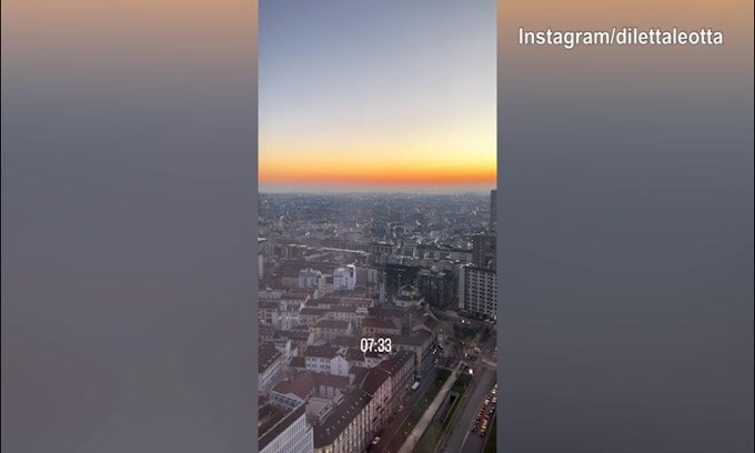 Milano, Diletta Leotta e il buongiorno dall'alto