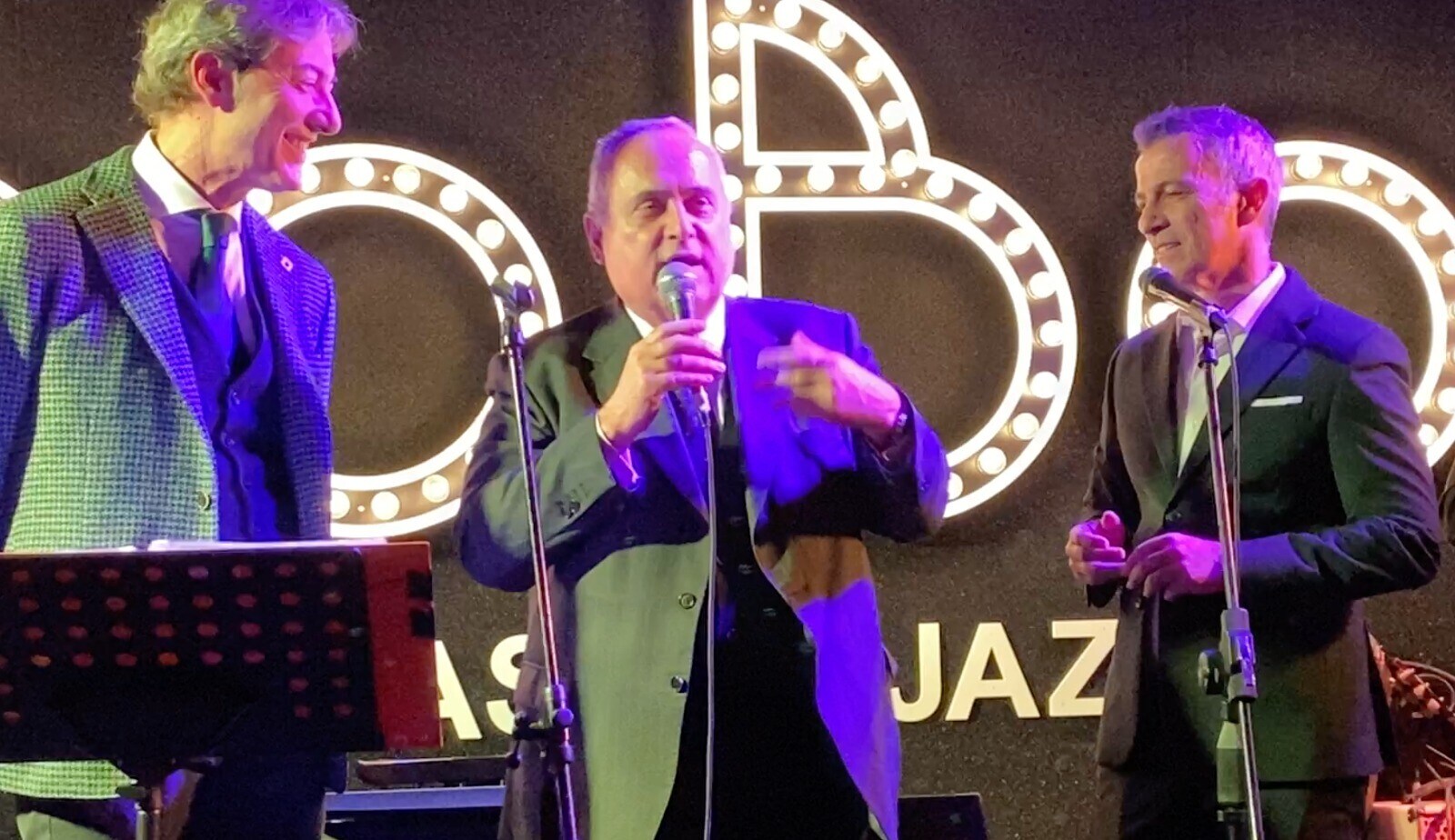 Il mago, Andreotti, Pinocchio e... la Roma: guarda lo show di Lotito