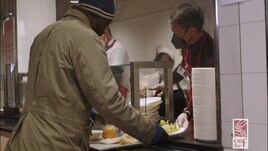 Mattinata speciale per Maldini e Massara alla mensa dei poveri