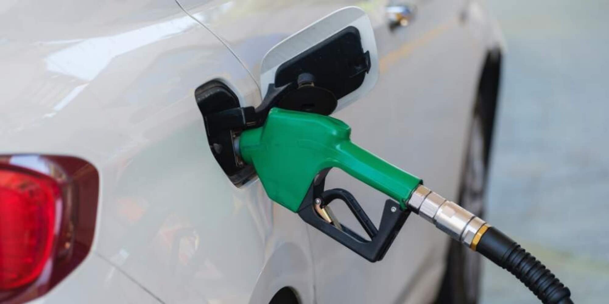 Carburanti, prezzi in discesa per benzina e diesel