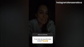 Alena Seredova risponde ai fan: "Sassolini dalle scarpe? No, ma..."