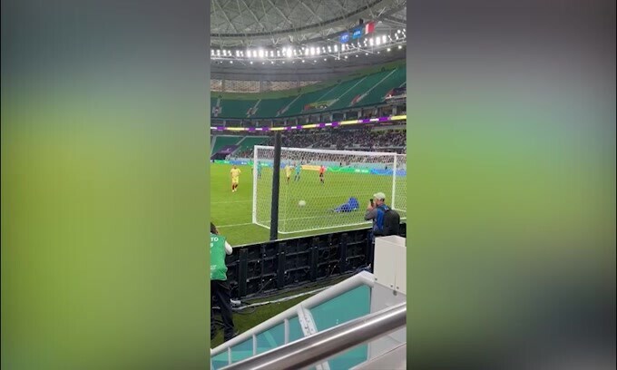 Del Piero e il rigore nello stadio del Mondiale