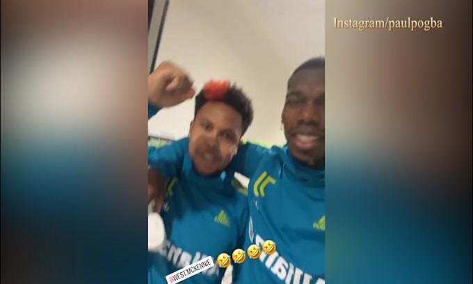 Pogba, che risate coi capelli di McKennie