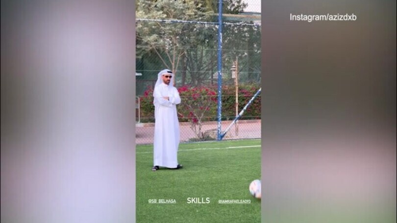 Milan, sul volto di Leao torna il sorriso: il video dei palleggi a Dubai
