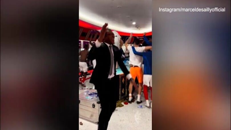 Francia, che festa negli spogliatoi! E Desailly balla!