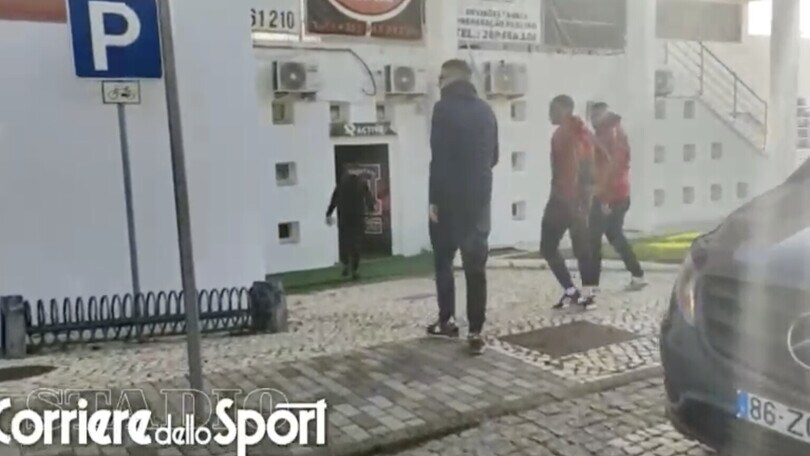 Wijnaldum no stop: allenamento individuale nello stadio di Albufeira