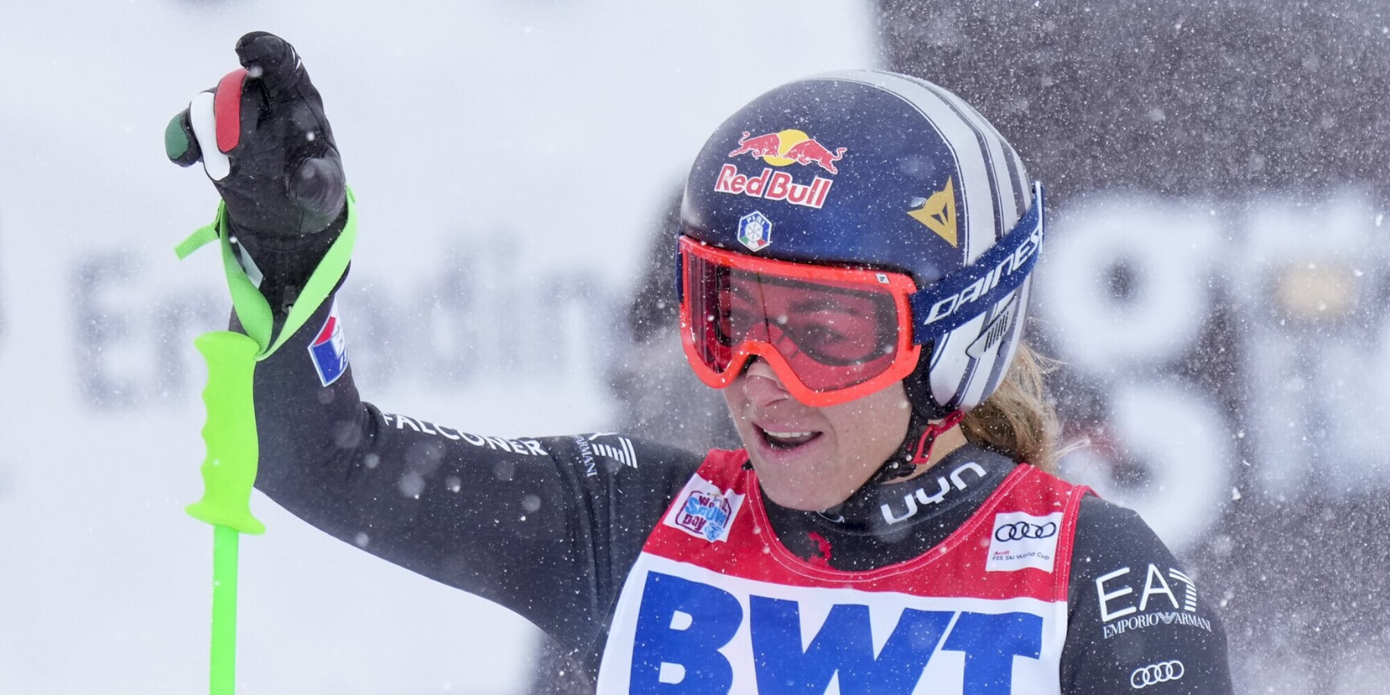 Incredibile Goggia: in pista a St Moritz con placca e viti alla mano
