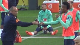 Neymar, una festa fa infuriare i brasiliani