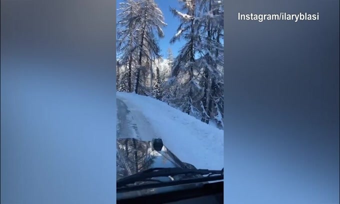 Sabato sulla neve per Ilary Blasi