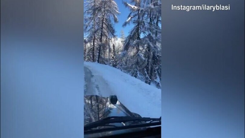 Sabato sulla neve per Ilary Blasi
