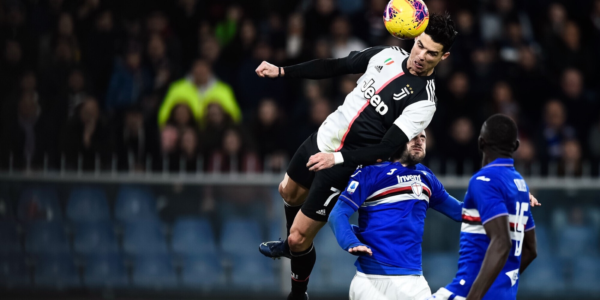 La Juve celebra il volo di Cristiano Ronaldo contro la Sampdoria