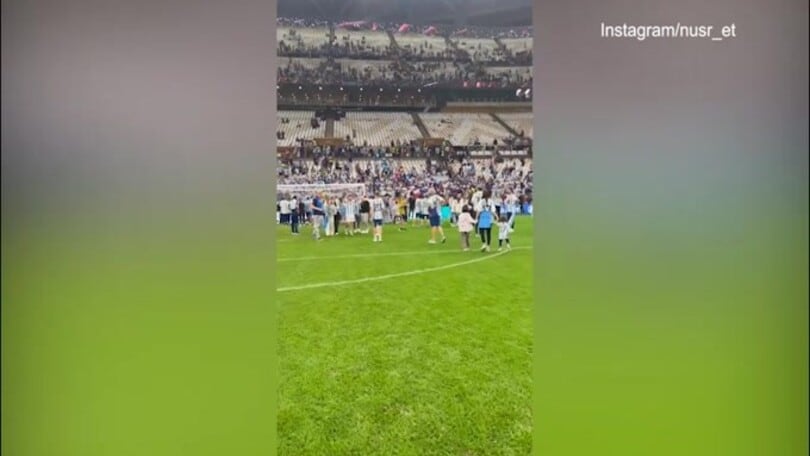 Argentina-Francia, al fischio finale tra gli "invasori" di campo c'è anche Nusret