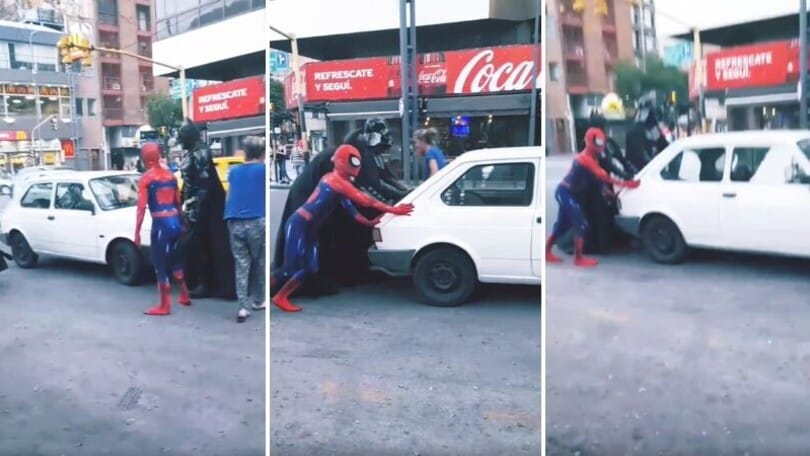 La vecchia Fiat si ferma: arrivano Spiderman, Batman e Darth Vader a spingerla!