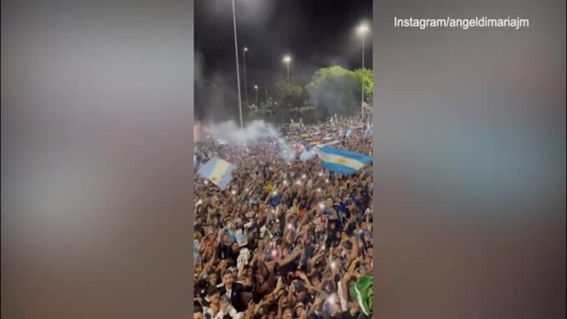Bus scoperto a Buenos Aires e folla da urlo: Argentina sei nella storia!