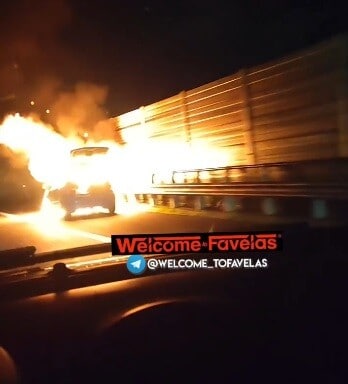 Roma, rogo sulla Tangenziale Est: a bruciare è un'auto!