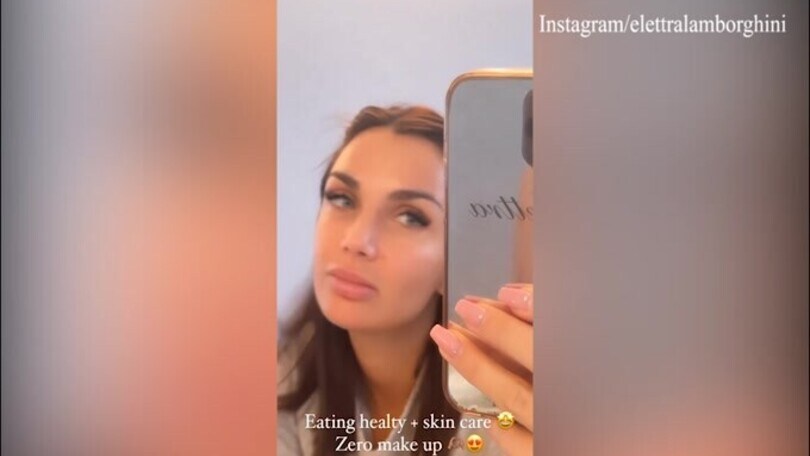 Elettra Lamborghini, scollatura hot dopo l'allenamento