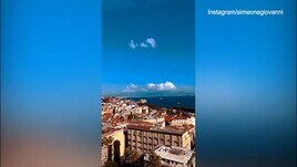 Napoli, gli auguri di Simeone sulle note di Pino Daniele