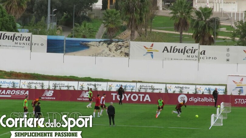L’errore di Karsdorp in partitella sotto lo sguardo di Mourinho
