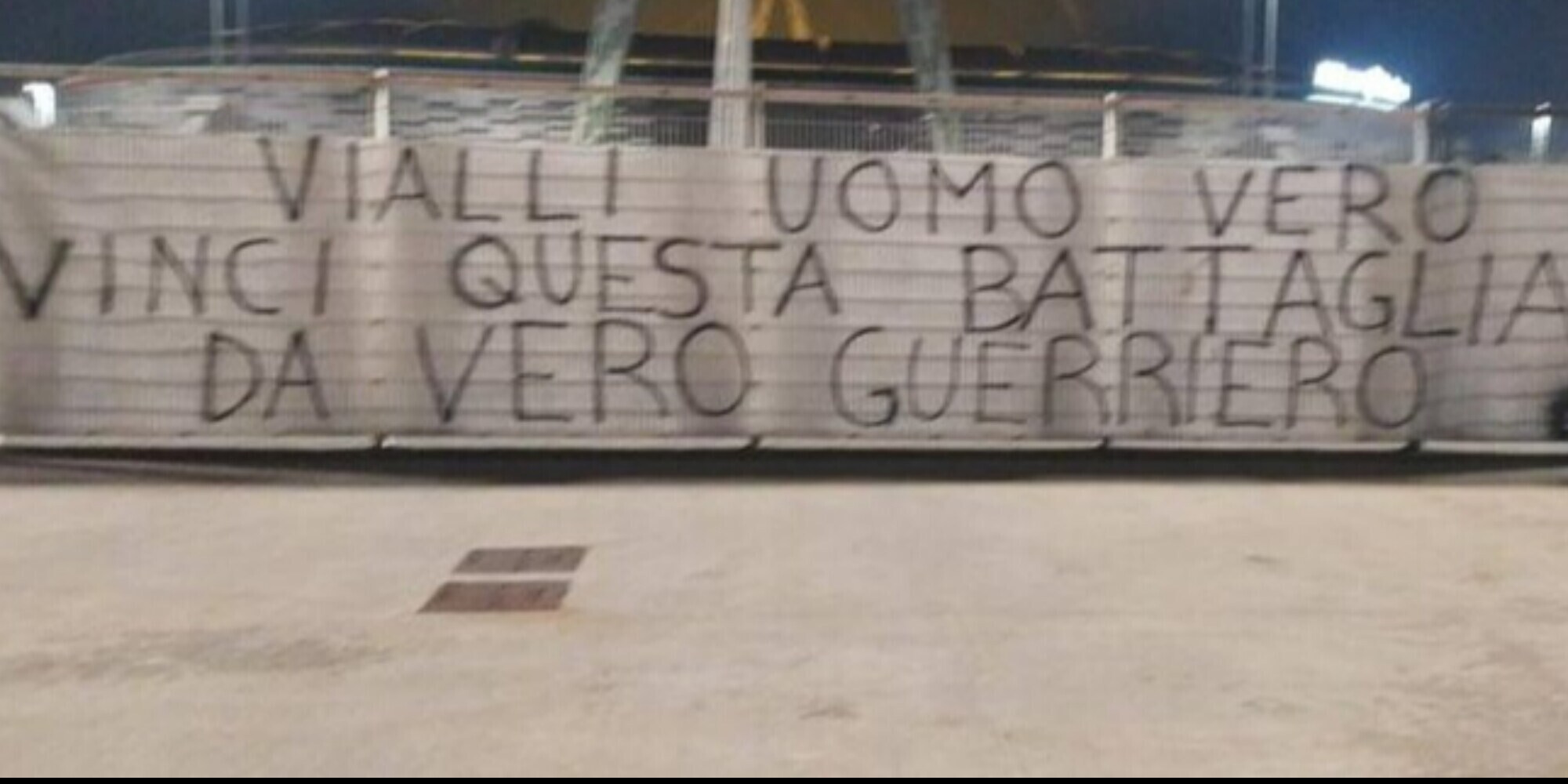 Juve, i tifosi dedicano uno striscione a Gianluca Vialli: "Vinci questa battaglia"