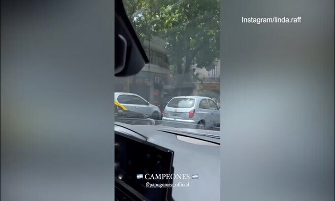 Papu Gomez torna a Sarandì, per strada cartelli celebrativi