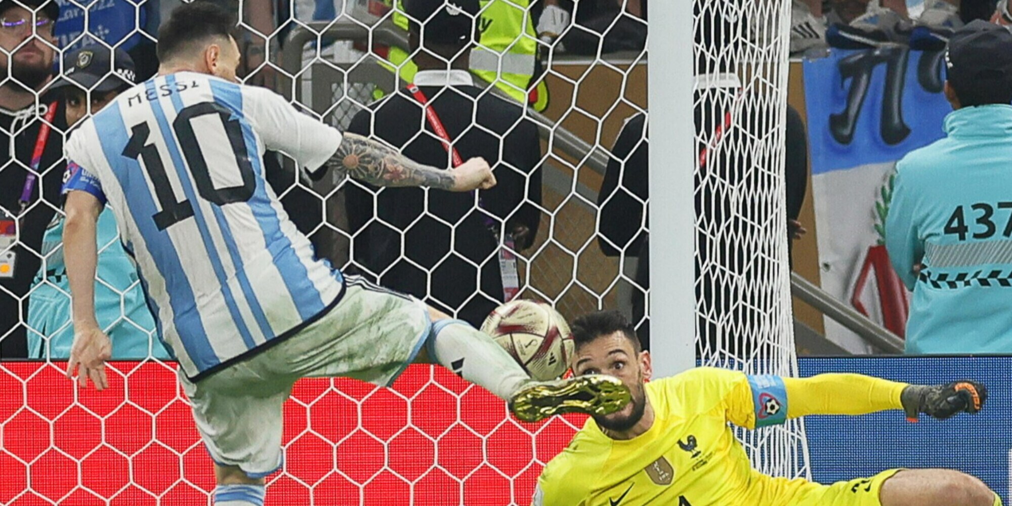 Mondiali, due fratelli rubano il pallone del 3-2 di Messi in finale e rifiutano un'offerta shock