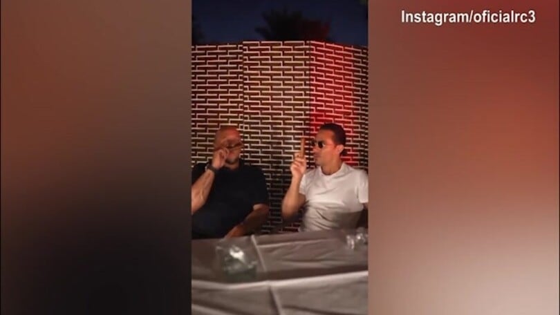 Roberto Carlos e Salt Bae, che show con il sigaro