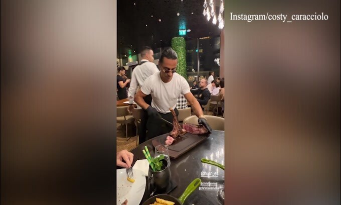 Vieri e Costanza a cena da Salt Bae