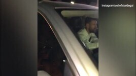 Messi torna a Rosario: i cittadini gli sbarrano la strada