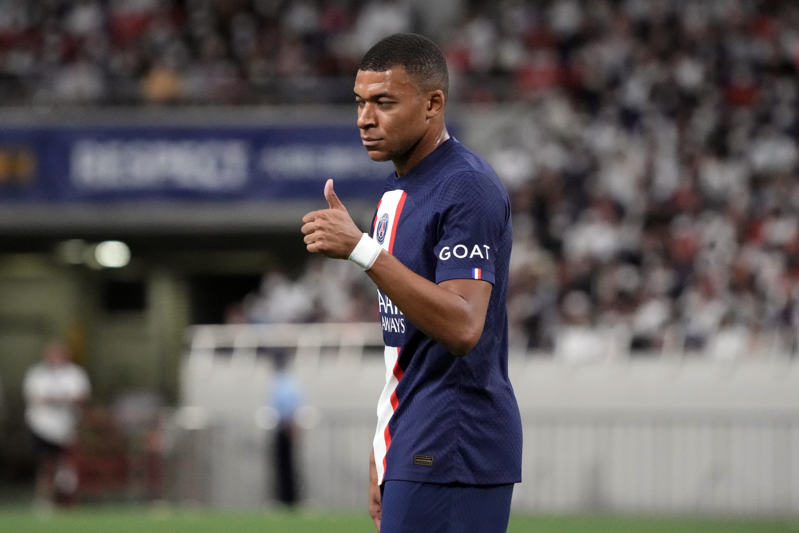 Mbappé regala la vittoria al Psg. Il solito Haaland trascina il City