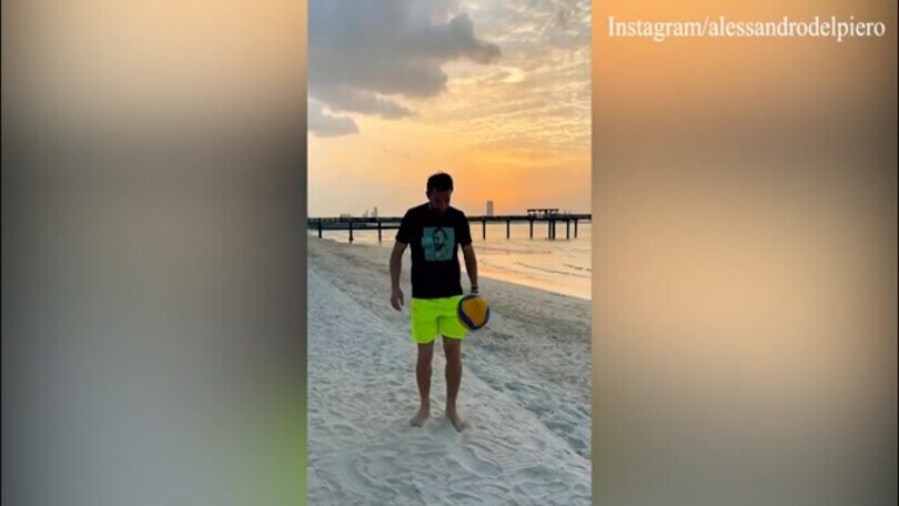 Del Piero, palleggi in spiaggia