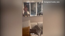 Wanda Nara, twerking allo specchio