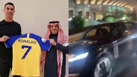 Cristiano Ronaldo arriva a Riyad sulla nuova Range Rover