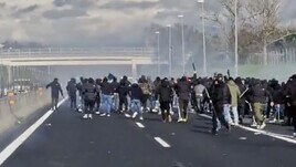 Scontri sull'autostrada A1 tra tifosi di Napoli e Roma
