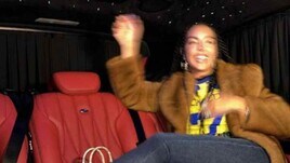 Georgina, canti e balli in limousine prima del debutto del suo Ronaldo