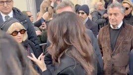 Funerali Maurizio Costanzo, Sabrina Ferilli e Luciana Litizzetto escono dalla Chiesa